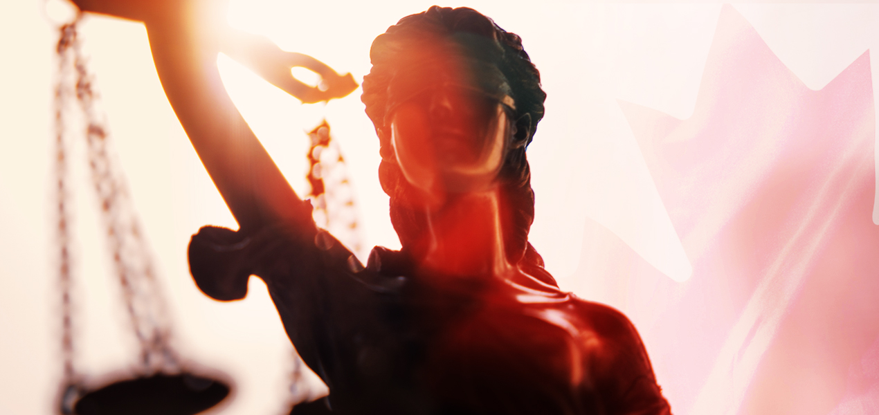 Gros plan de la statue de la Justice